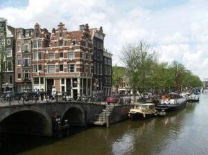 2.5-Hour Amsterdam Sightseeing Tour by Bike - Hotel pickup to your first canal views: how the 2.5 hours run