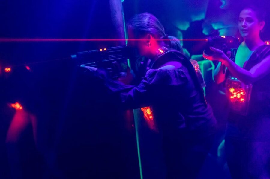 Aloha Amsterdam: Laser Tag Experience - The Sliding Door Moment: What Happens in the Instruction Room