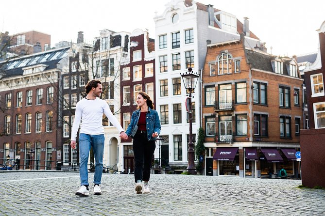 Amstagram Tour & Moco Experience - Staalmeestersbrug and Grimburgwal: love-themed backdrops for standout pictures