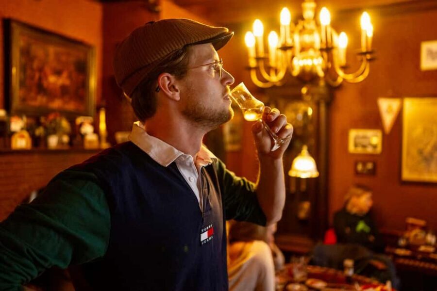 Amsterdam: 10 Tastings Guided Food Tour by UNESCO Canals - Welcome Refreshments That Get the Day Moving