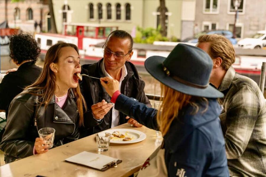 Amsterdam: 10 Tastings Guided Food Tour by UNESCO Canals - De Negen Straatjes (Nine Streets): Shopping District Energy With Food Timing
