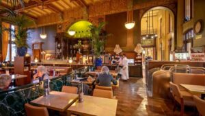 Amsterdam: 3-Course Meal in Historic 1st Class Waiting Rooms - Getting There Fast: Cuyper Hall Stairs, Platform 2B, and Station Signage Reality