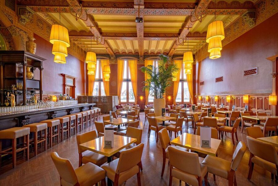 Amsterdam: 3-Course Meal in Historic 1st Class Waiting Rooms - What You’ll See While You Dine: Damrak Views and Room Energy