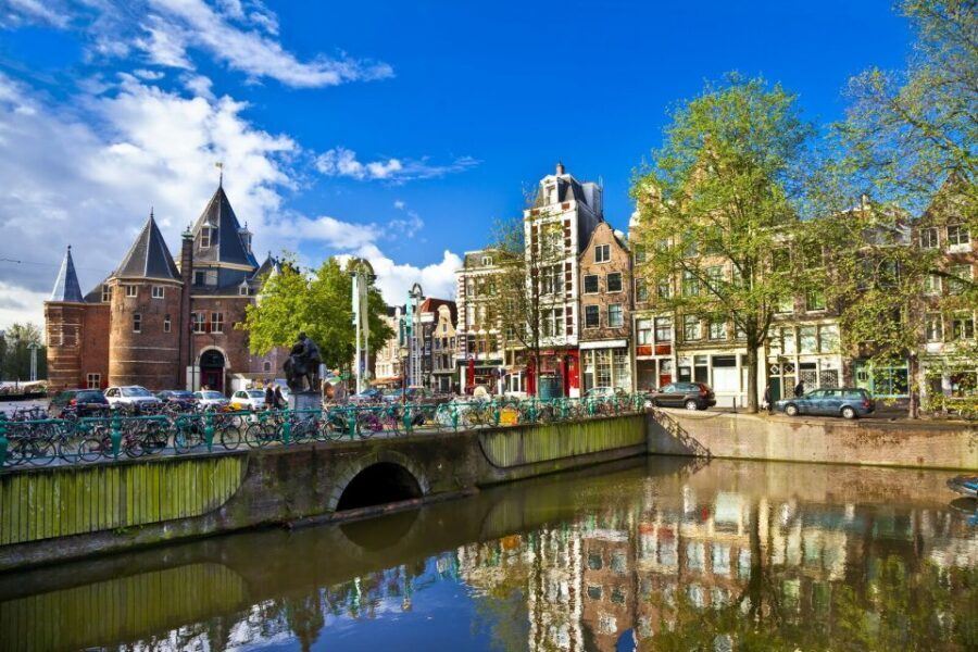 Amsterdam: 3-Hour Private Highlights City Tour by Minivan - Price and value: what $618 for a group up to 4 really means