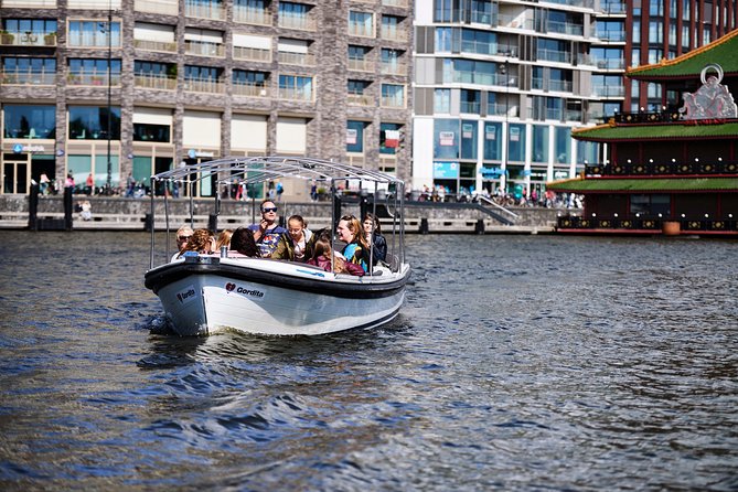 Amsterdam: 60-Minute Guided Private Canal Cruise with Drinks - Prinsengracht and the Anne Frank House viewpoint