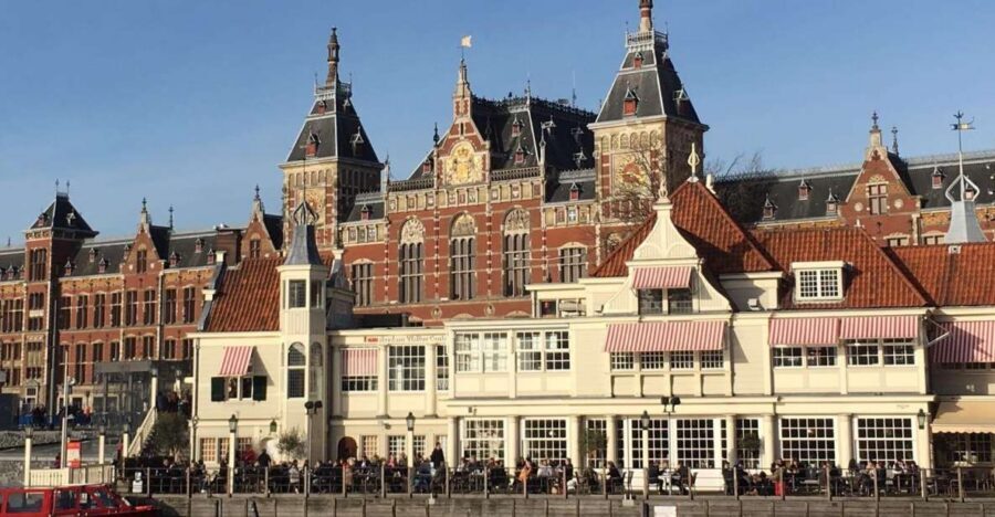 Amsterdam: Architektur Er-fahren - From Beursplein/Damrak to the IJ and Amsterdam Central: Starting Where the City Tells the Truth