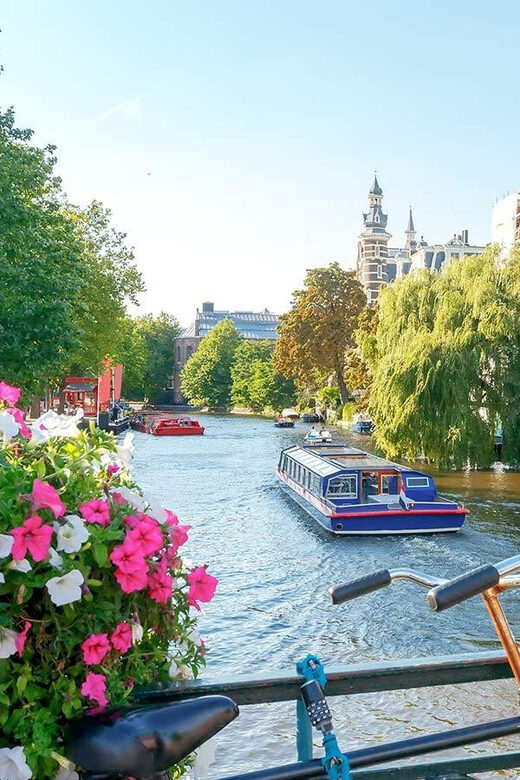 Amsterdam Audioguide - TravelMate app for your smartphone - Port and the Red Light District: learn what you’re seeing
