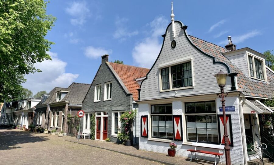 Amsterdam: Bike Tour (Noord) in German or English - Durgerdammerdijk photo stop and the feeling of being far from the center