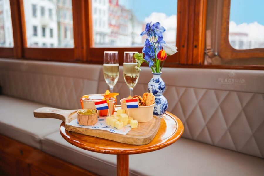 Amsterdam: Canal Cruise with Bubbles & Bites - Why This 1-Hour Canal Cruise Works in Amsterdam