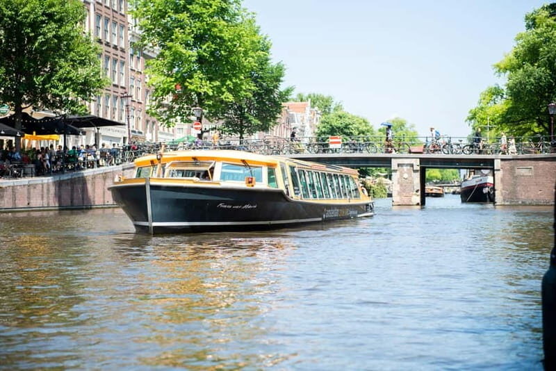 Amsterdam canal cruise with culinary burger or cheese & wine - Choosing the Right Cruise: Burger or Cheese & Wine
