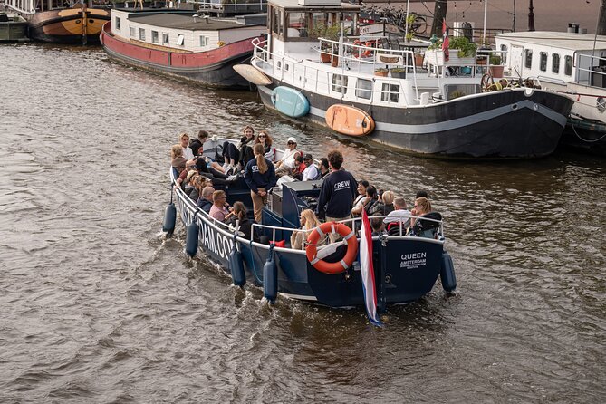 Amsterdam Canal Cruise with Live guide & Two drinks - Central St. - Red-light district context without the shock value