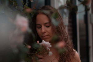 Amsterdam Canals Photoshoot: Private Solo, Family or Couples - Damrak Avenue meets a second location of your choice