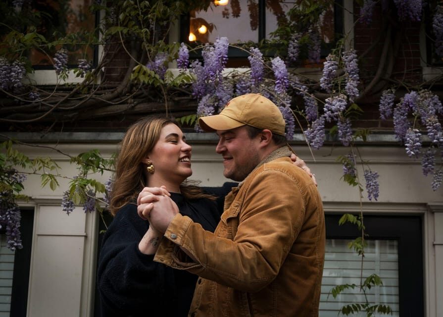 Amsterdam Canals Photoshoot: Private Solo, Family or Couples - Practical tips to look good on camera in Amsterdam