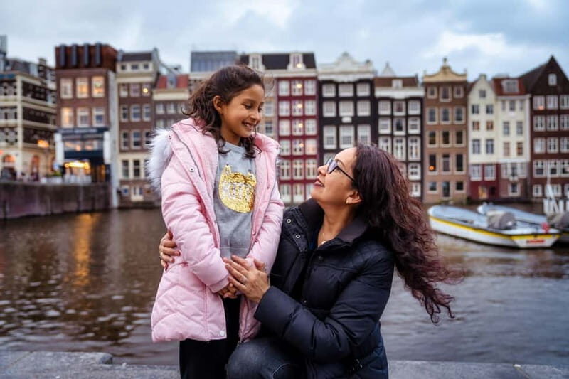Amsterdam Canals Photoshoot: Private Solo, Family or Couples - Should you book this Amsterdam canals photoshoot?