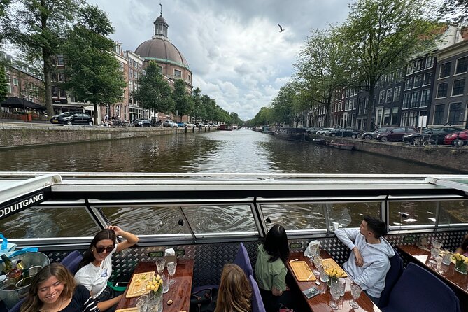 Amsterdam Cheese and Wine Canal Cruise - When to go: evening calm and the taste-friendly timing