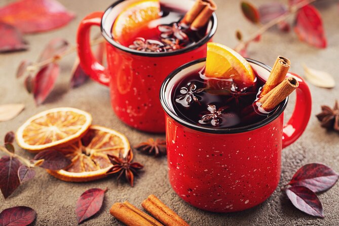 Amsterdam Christmas Walk with hot drink and Dutch treat - Negen Straatjes: boutique streets and a warm Christmas snack