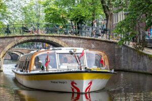 Amsterdam: City Centre Canal Cruise & Free Flower Cocktail - The flower cocktail and onboard perks that actually matter