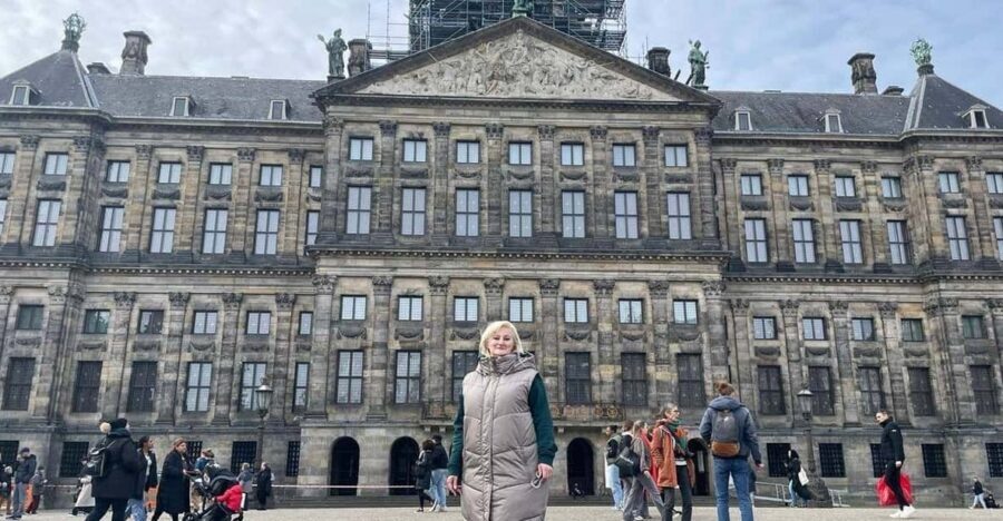 Amsterdam: City Highlights Walking Tour - Saint Nicholas Basilica: the stop that changes the mood