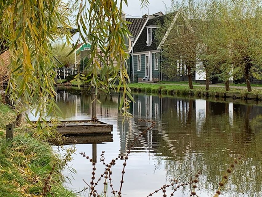 Amsterdam: Countryside Bike Tour and Zaanse Schans Windmills - The simple start: meeting point and the Zaandam train ride