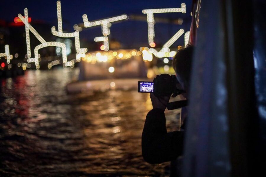 Amsterdam: Covered Canal Booze Cruise with Unlimited Drinks - Should you book this Amsterdam booze cruise?