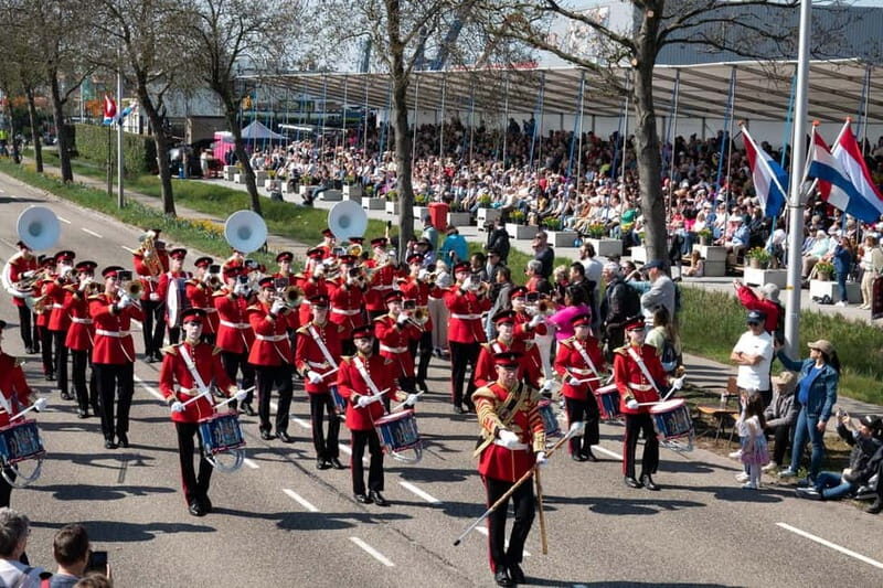 Amsterdam: Day Trip to Flower Parade & Keukenhof on April 18 - Flower Parade viewing: why reserved grandstand seats matter