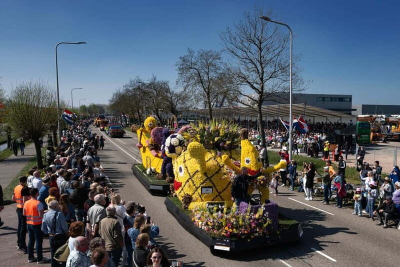 Amsterdam: Day Trip to Flower Parade & Keukenhof on April 18 - Who this day trip suits best