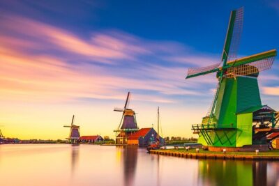Amsterdam: Day Trip to Keukenhof & Zaanse Schans Windmills - This is Holland: the 5D show that sets the tone