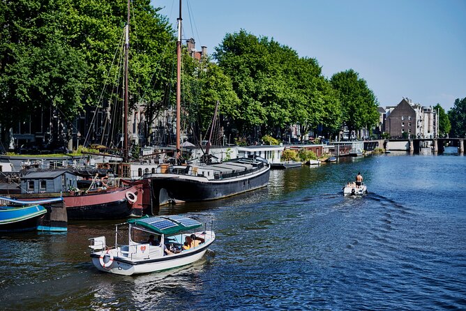Amsterdam Essence in German: 90-minute waterway trip - Weather and comfort: how to make this day work