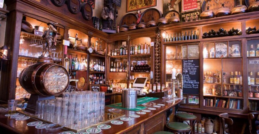 Amsterdam: Exclusive Red Light District Tour and Drink - Oude Kerk to the canal-city feel: why the route starts with context