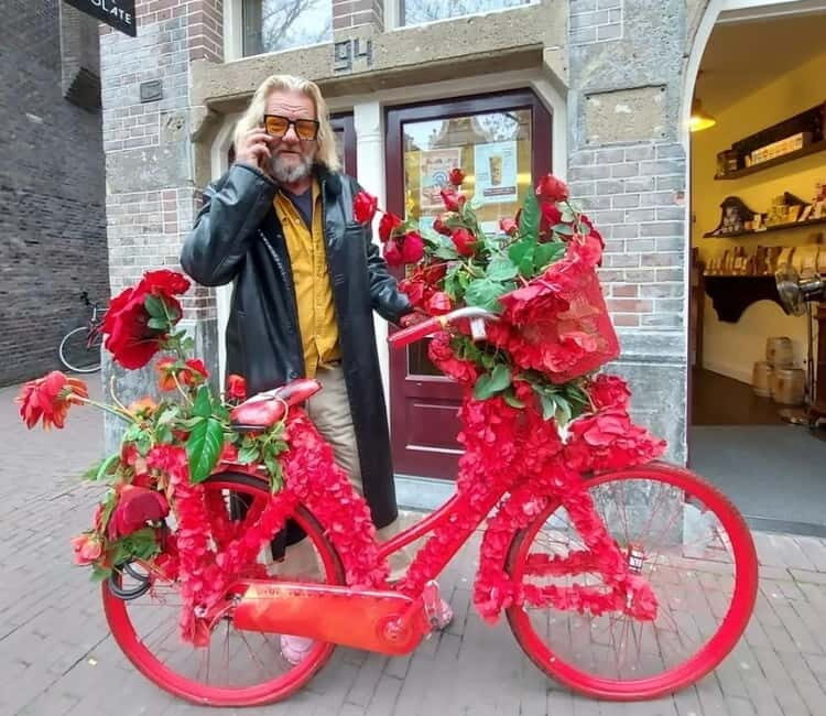 Amsterdam: Explore Canals, Guided Tour on Flower Bikes - Why a FlowerBike tour beats a standard canal cruise