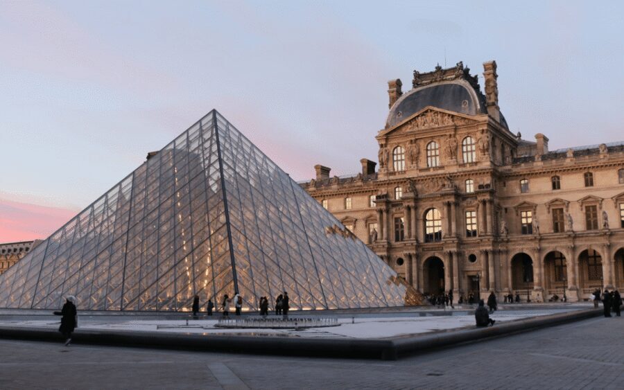 Amsterdam: Full-Day Trip to Paris - Your 10-hour Paris window: pick a route that fits