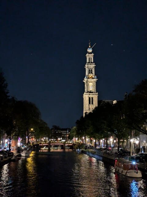 Amsterdam: Ghastly Grachten: ghost stories&dark history tour - Meeting at Those Dam Boat Guys: getting started without confusion