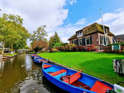 Amsterdam: Giethoorn, Afsluitdijk and Zaanse Schans Day Trip - Getting to the countryside: minivan comfort and pickup rules