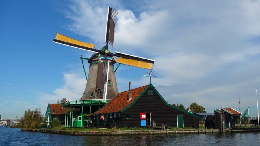 Amsterdam: Giethoorn Tour with Canal Cruise and Windmills - Giethoorn: the Dutch Venice feeling, plus a realistic time plan