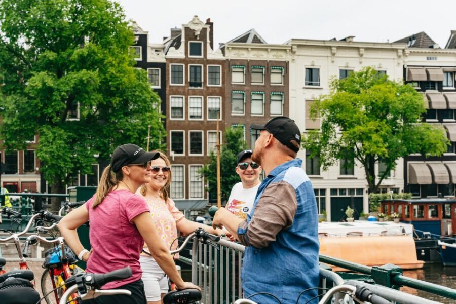 Amsterdam: Guided Bike Tour City Centre in EN/DE/FR/ES - Museumplein to De Pijp: from the art quarter to the bohemian streets