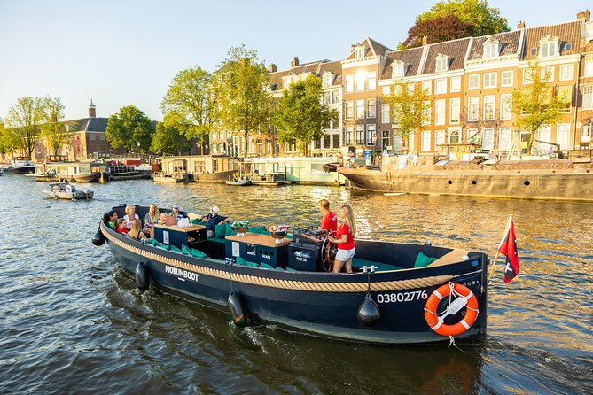 Amsterdam: Guided Open Boat Canal Cruise Unlimited Drinks Option - Guides, group size, and the small pitfalls to plan for