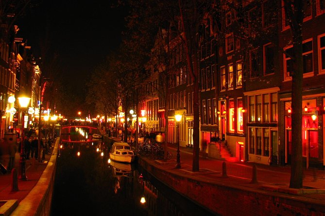 Amsterdam: Guided Red Light District and City Walking Tour - Pub The Ape (Int Aepjen): Why a 1540 Wooden Building Still Survives