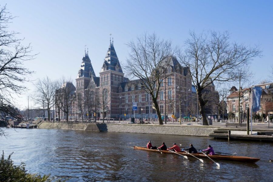 Amsterdam: Guided Rijksmuseum Tour in Spanish - The Spanish Art Expert’s Style: Clear, Chronological, and Focused