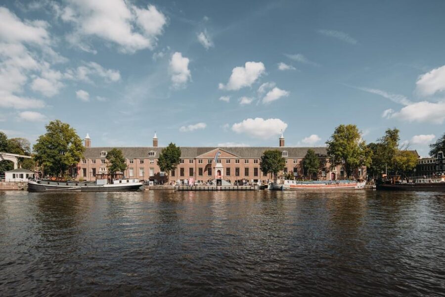Amsterdam: H'ART Museum Entry Ticket - The building’s backstory: from sanctuary to Amstelhof