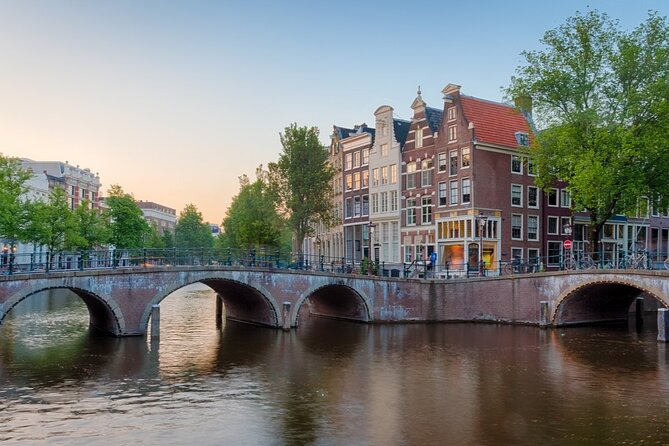 Amsterdam Haunted History and Ghost Walking Tour - Begijnhof’s quiet courtyard: the nun who still won’t stop walking
