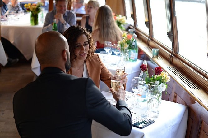 Amsterdam: High Tea Cruise - Captain commentary: light storytelling, not a classroom