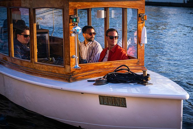 Amsterdam Highlights Canal Cruise with a Drink - Meeting at H’ART Museum and boarding the canal route