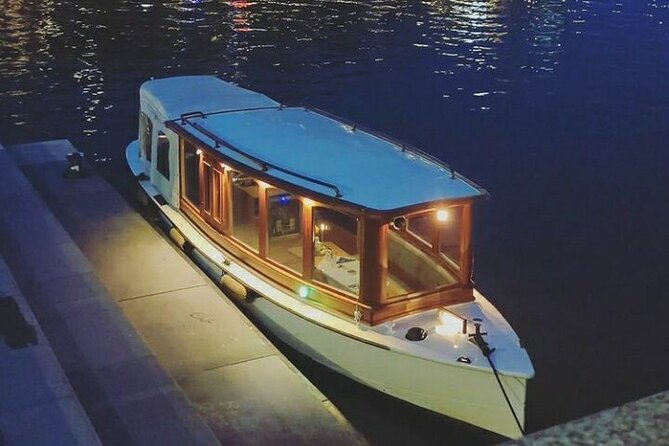 Amsterdam Highlights Canal Cruise with a Drink - Practical tips: timing, what to bring, and weather needs