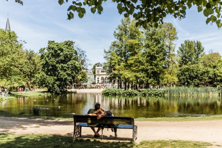 Amsterdam: Highlights & Hidden Gems Private Walking Tour - De 9 Straatjes: Micro-neighborhood magic for shoppers, walkers, and people-watchers