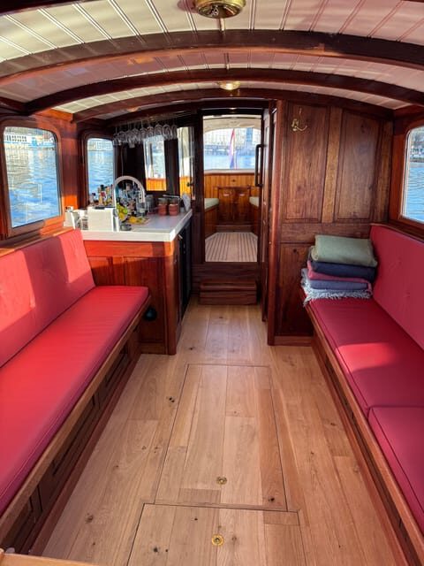Amsterdam: Historic Boat Cruise with open bar and nibbles - The open bar and nibbles plan for 1.5 hours