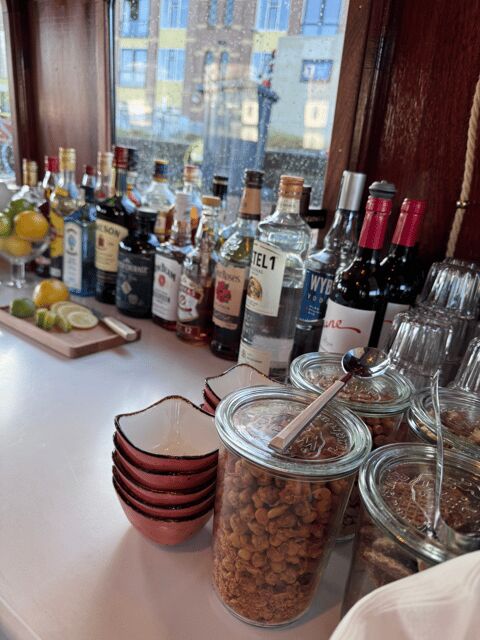 Amsterdam: Historic Boat Cruise with open bar and nibbles - Captain Bow, Jasper, and the storytellers behind the mic