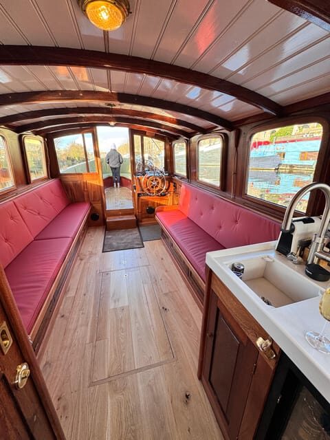 Amsterdam: Historic Boat Cruise with open bar and nibbles - Who should book, and who should pass