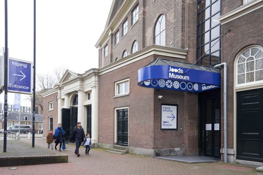 Amsterdam: Jewish Cultural Quarter & Gassan Diamonds - Languages, group vibe, and accessibility that actually help
