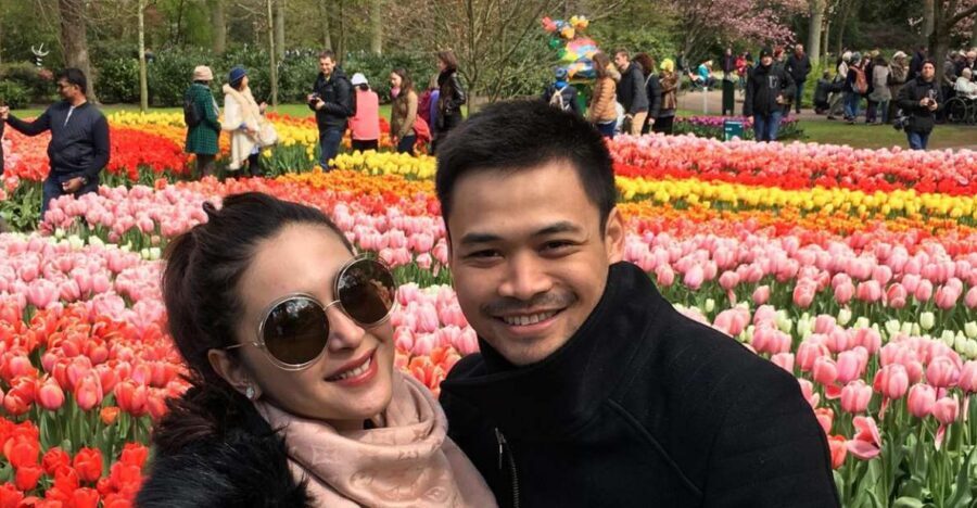 Amsterdam: Keukenhof Tulip Garden and Giethoorn Experience - Keukenhof Meets Giethoorn: What Makes This 10-Hour Mix Work