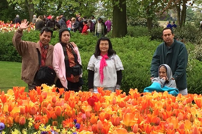 Amsterdam: Keukenhof Tulip Gardens and Giethoorn with Boat Tour - Keukenhof Tulip Gardens: more than pretty flowers
